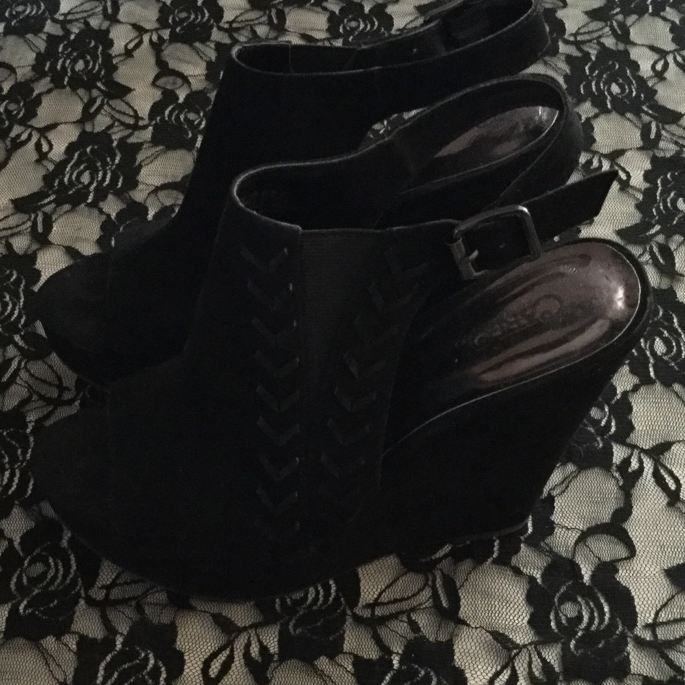 Wedge heels